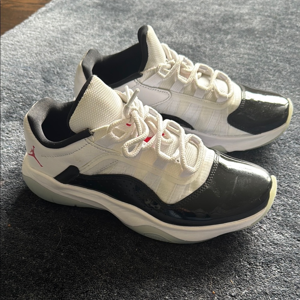 Air Jordan 11 CMFT low Black and White womens size 6.5
